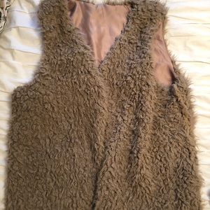 Faux fur vest- women’s